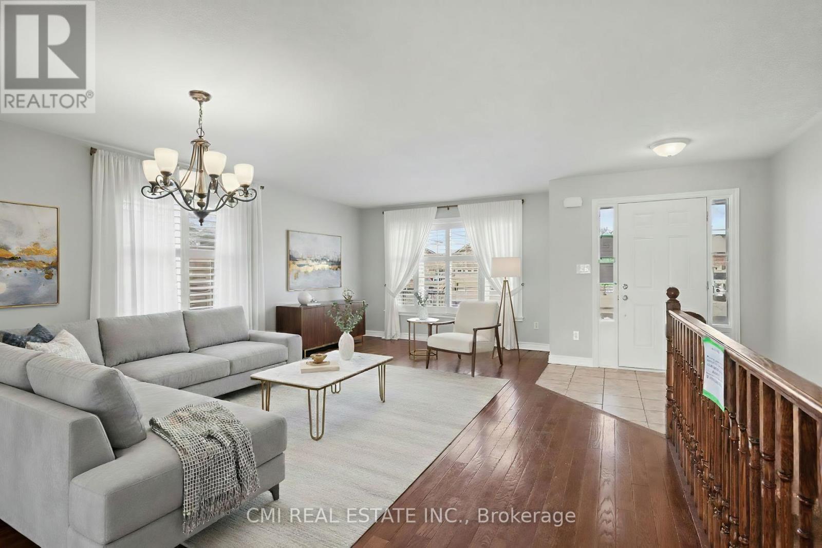 45 Helen Drive, Haldimand, ON - Indoor Photo Showing Living Room