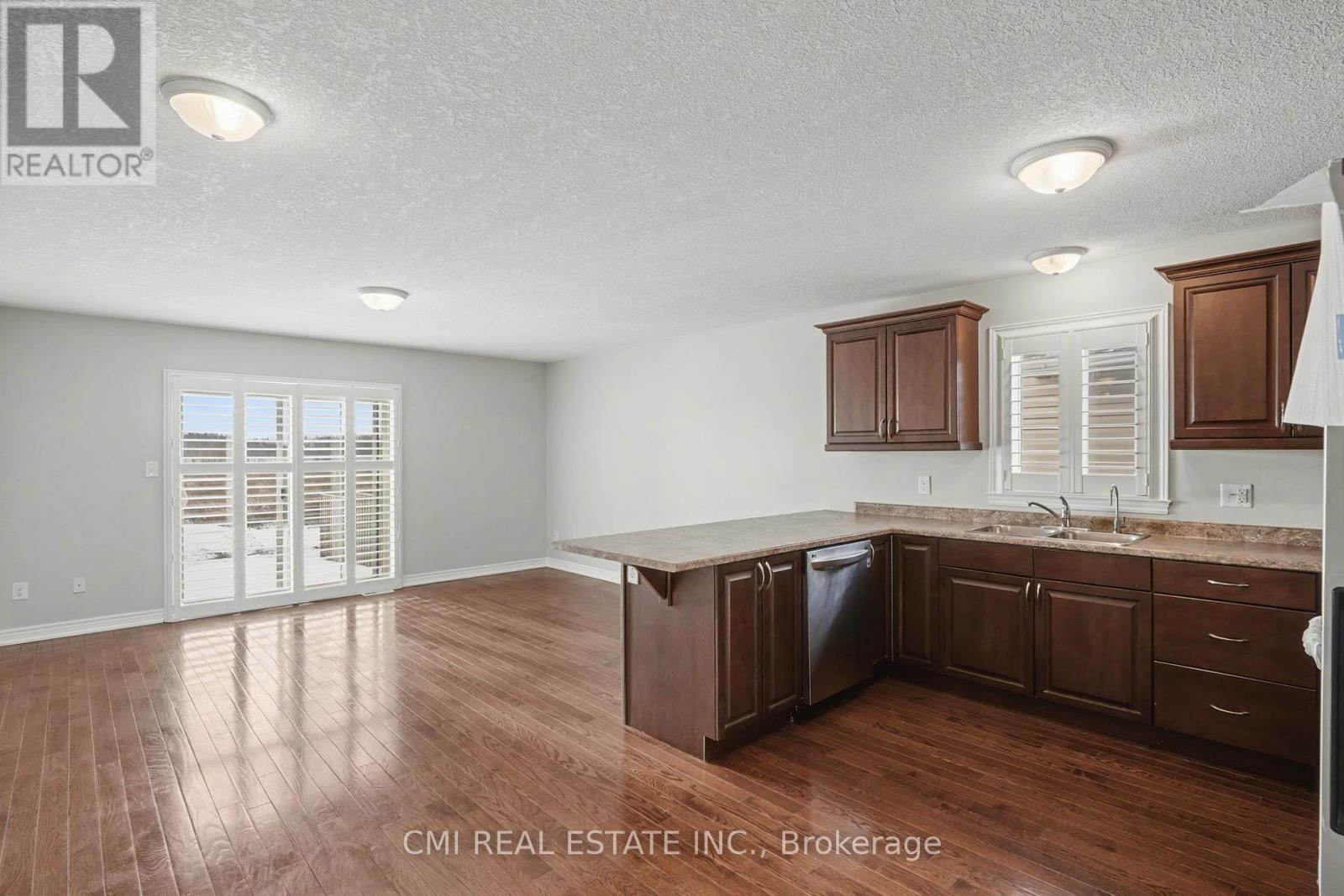 45 Helen Drive, Haldimand, ON - Indoor Photo Showing Kitchen