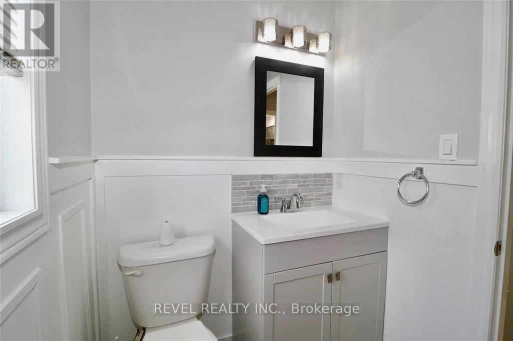 Powder Room - 412 Olde Village Lane, Shelburne, ON - Indoor Photo Showing Bathroom