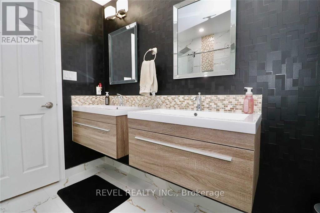 412 Olde Village Lane, Shelburne, ON - Indoor Photo Showing Bathroom