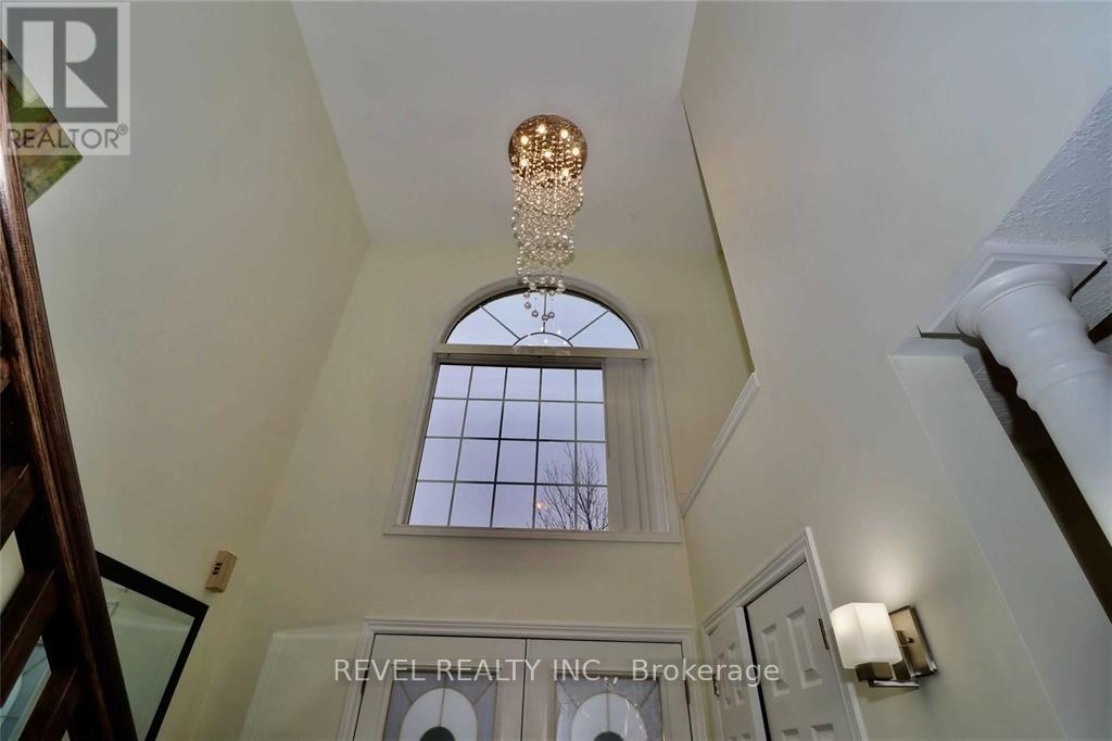 Soaring Ceilings in Entry/Foyer - 412 Olde Village Lane, Shelburne, ON - Indoor Photo Showing Other Room