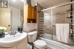 Main bathroom -