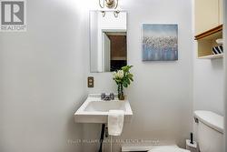 Powder room -