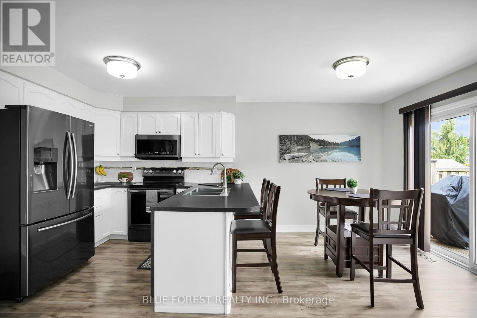 2949 Meadowgate Boulevard, London South (South U), ON - Indoor Photo Showing Kitchen