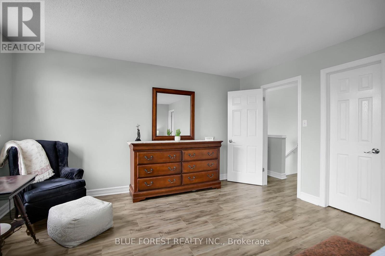 2949 Meadowgate Boulevard, London South (South U), ON - Indoor