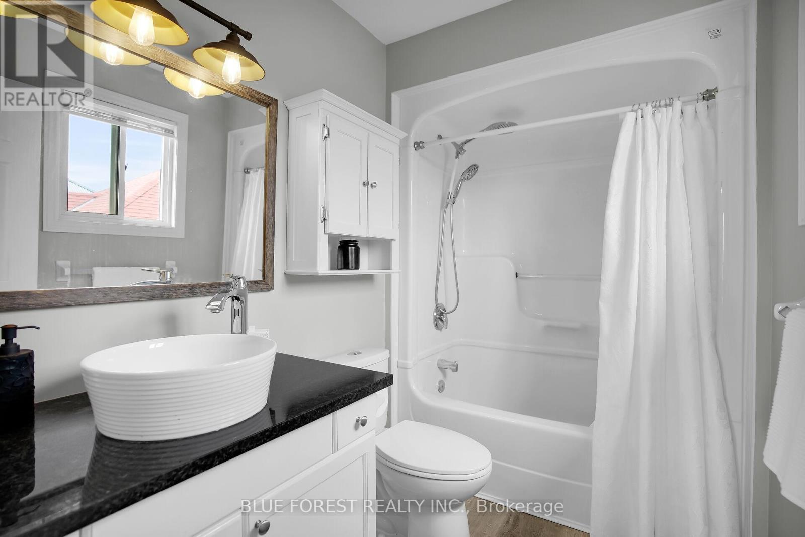 2949 Meadowgate Boulevard, London South (South U), ON - Indoor Photo Showing Bathroom