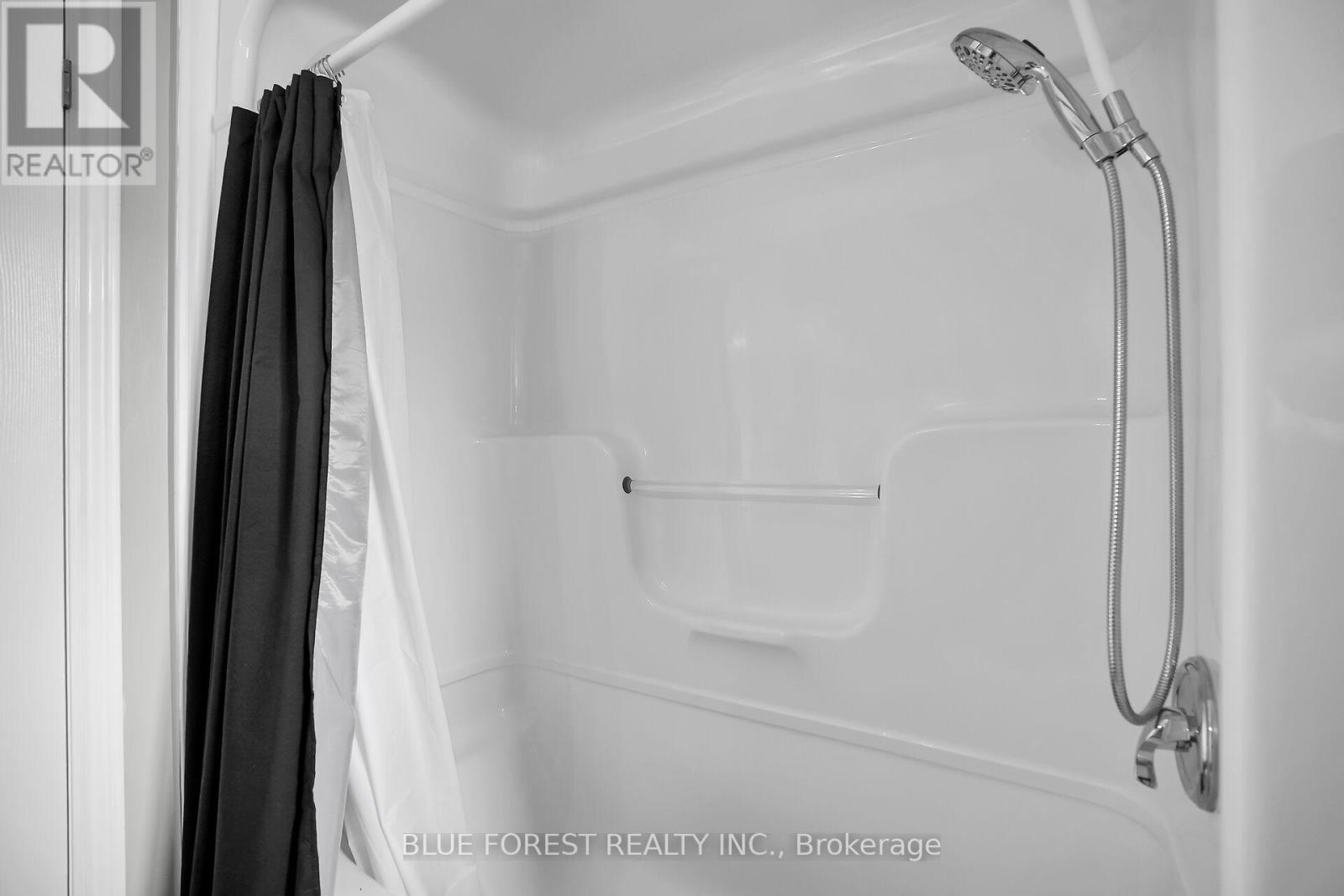 2949 Meadowgate Boulevard, London South (South U), ON - Indoor Photo Showing Bathroom