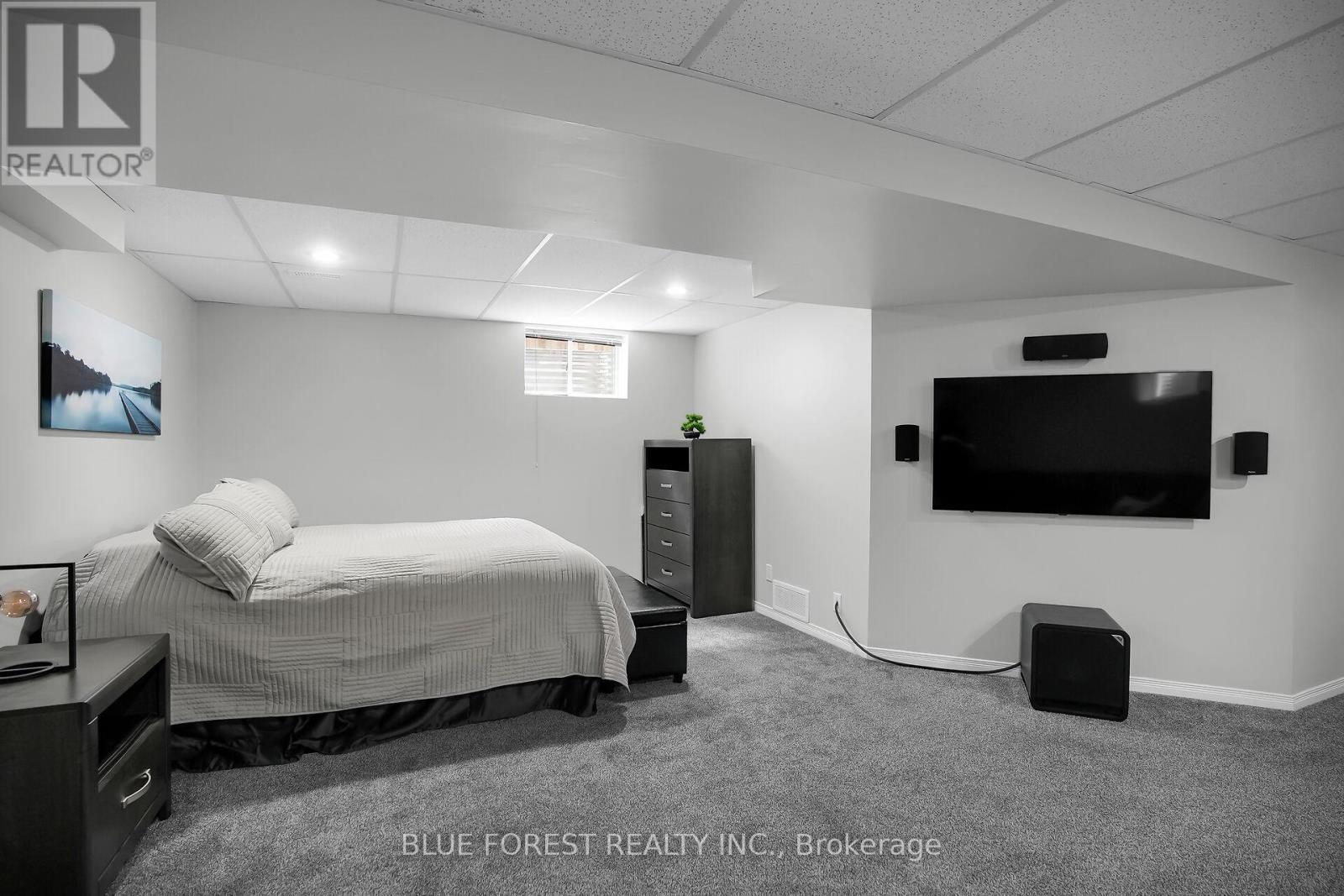 2949 Meadowgate Boulevard, London South (South U), ON - Indoor