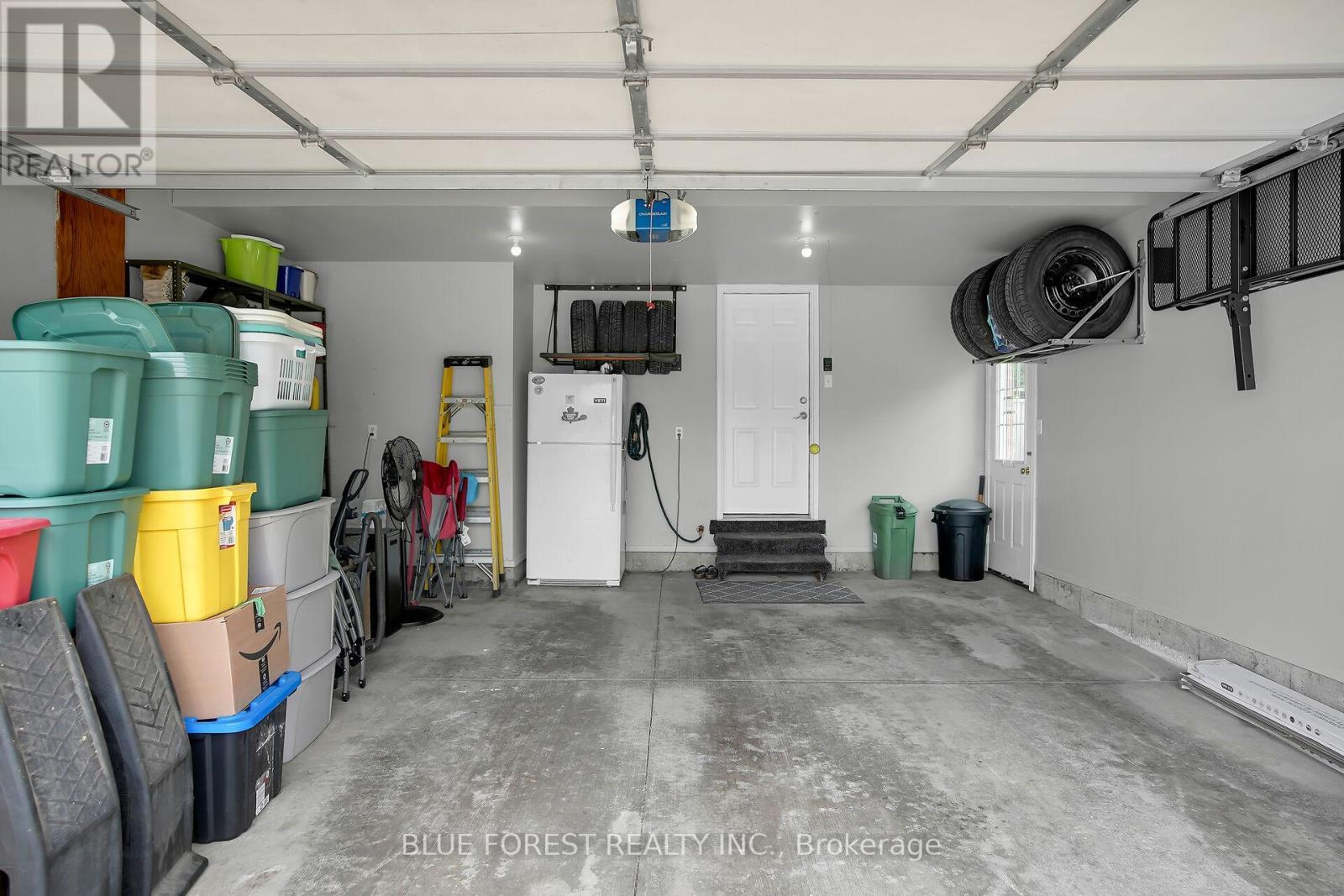 2949 Meadowgate Boulevard, London South (South U), ON - Indoor Photo Showing Garage