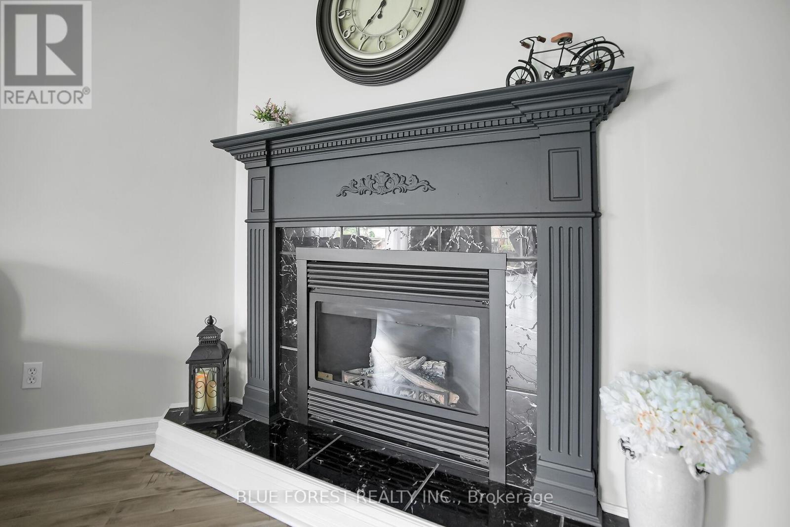 2949 Meadowgate Boulevard, London South (South U), ON - Indoor With Fireplace