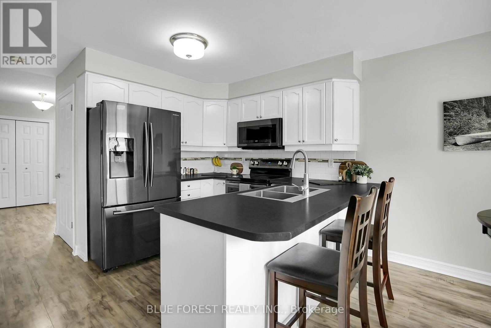 2949 Meadowgate Boulevard, London South (South U), ON - Indoor Photo Showing Kitchen With Stainless Steel Kitchen With Double Sink