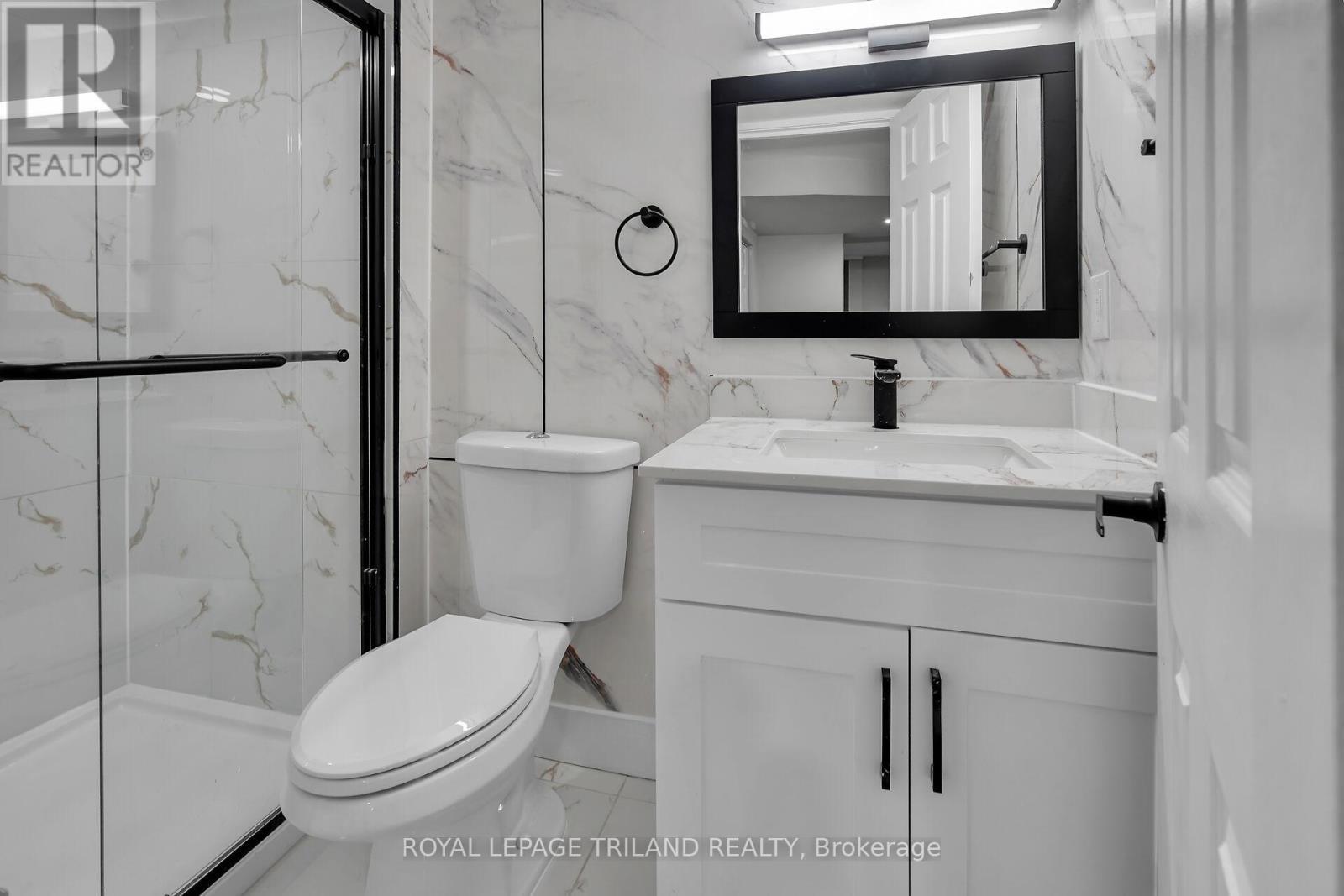 3 - 22 Mitchell Street, St. Thomas, ON - Indoor Photo Showing Bathroom