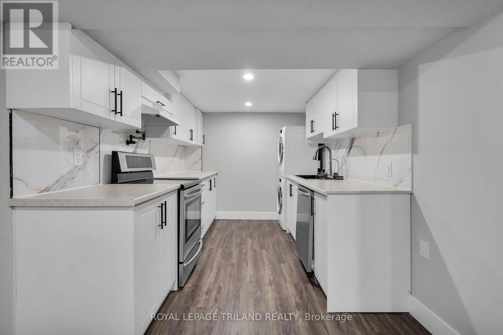 3 - 22 Mitchell Street, St. Thomas, ON - Indoor Photo Showing Kitchen