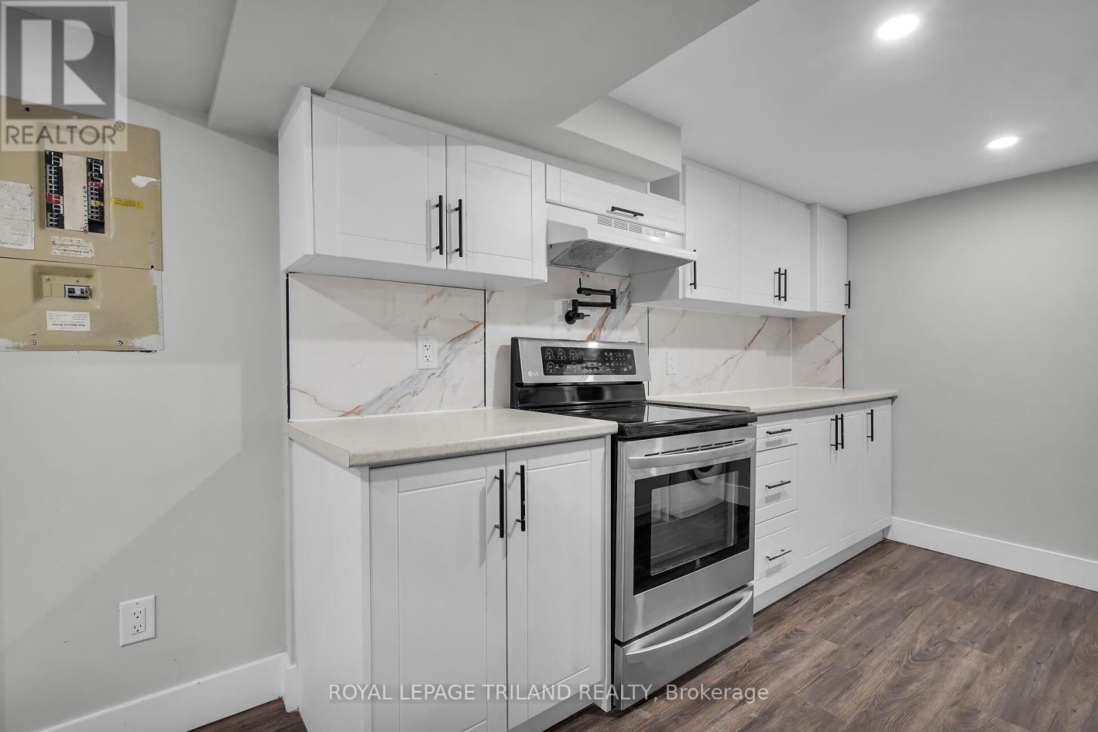 3 - 22 Mitchell Street, St. Thomas, ON - Indoor Photo Showing Kitchen