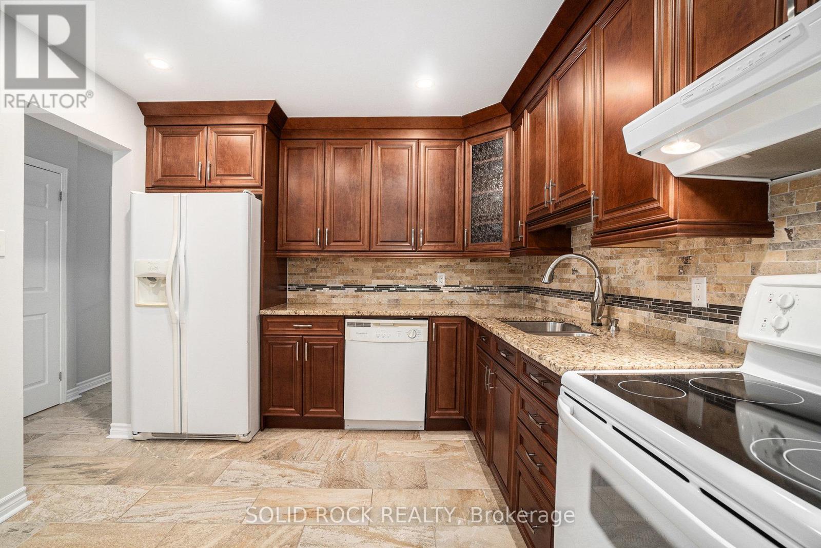 34 - 4573 Carrington Place, Ottawa, ON - Indoor Photo Showing Kitchen