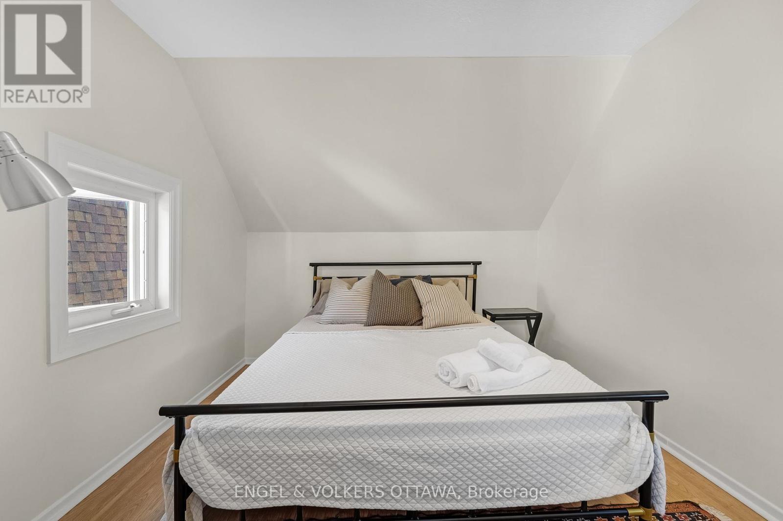 46 Holland Avenue, Ottawa, ON - Indoor Photo Showing Bedroom