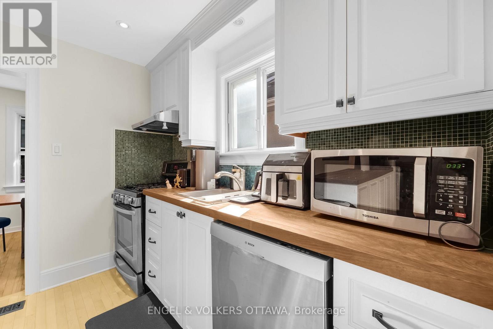 46 Holland Avenue, Ottawa, ON - Indoor Photo Showing Kitchen