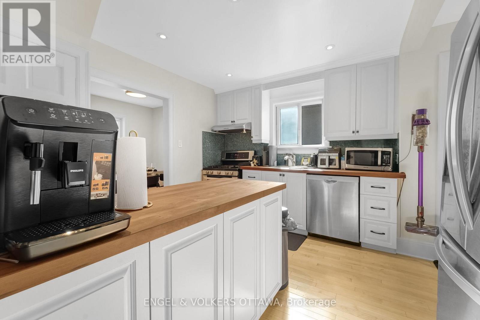 46 Holland Avenue, Ottawa, ON - Indoor Photo Showing Kitchen