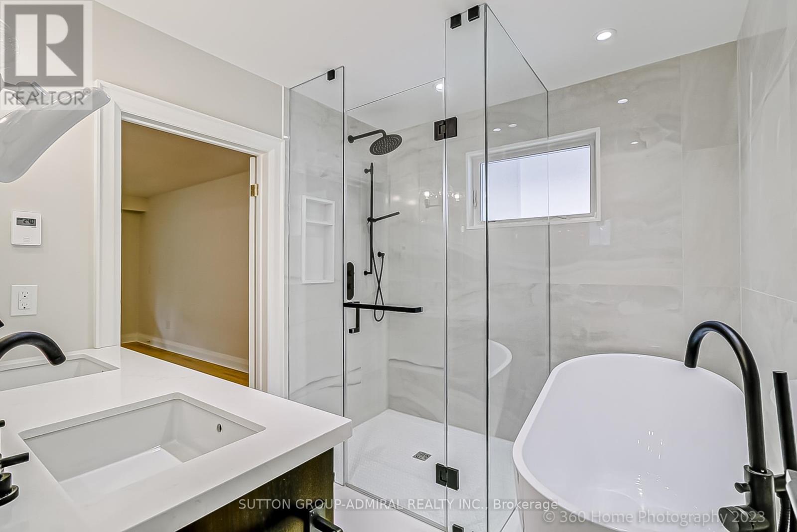 47 Waterloo Avenue, Toronto, ON - Indoor Photo Showing Bathroom