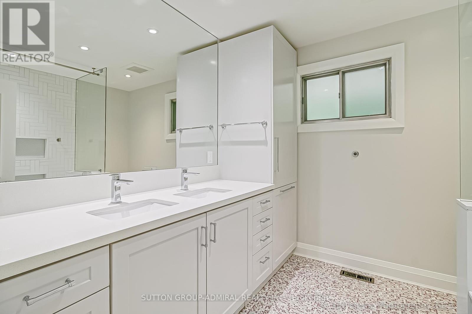 47 Waterloo Avenue, Toronto, ON - Indoor Photo Showing Bathroom