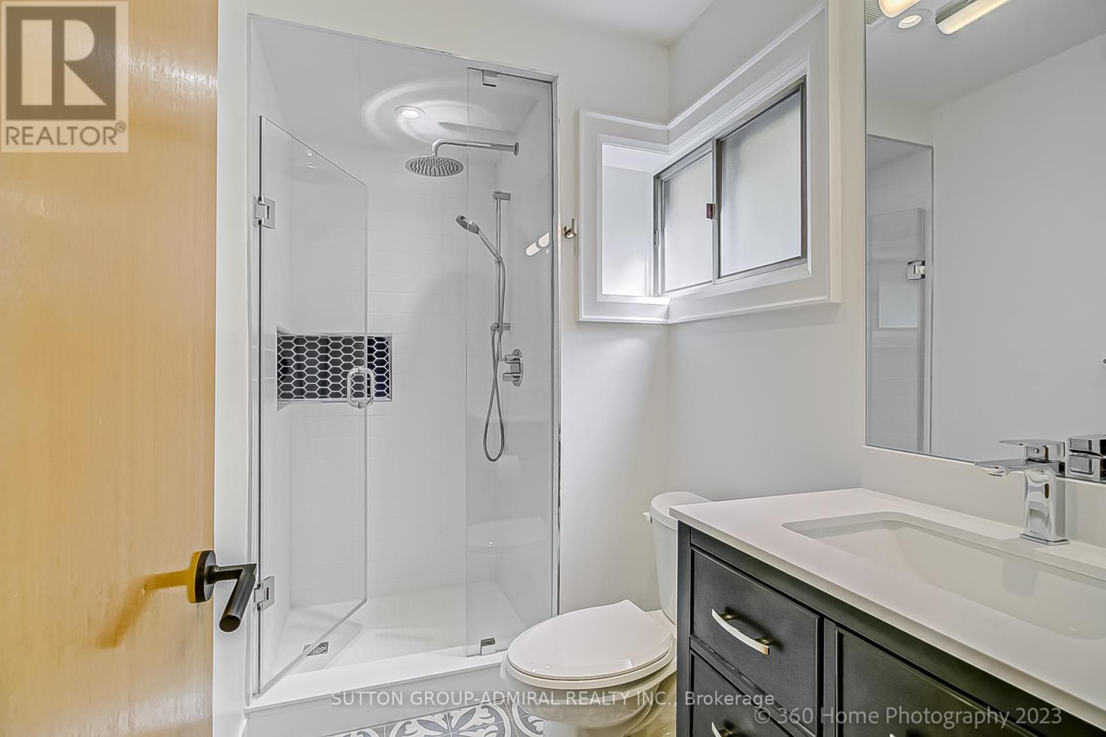 47 Waterloo Avenue, Toronto, ON - Indoor Photo Showing Bathroom