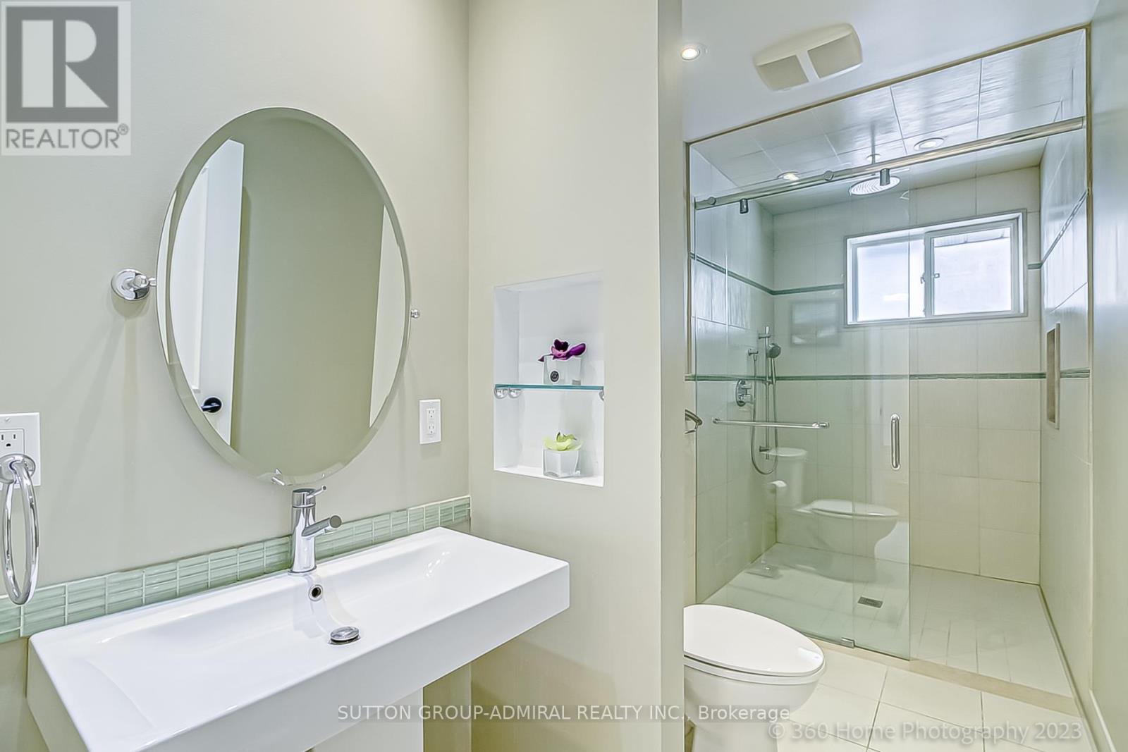 47 Waterloo Avenue, Toronto, ON - Indoor Photo Showing Bathroom