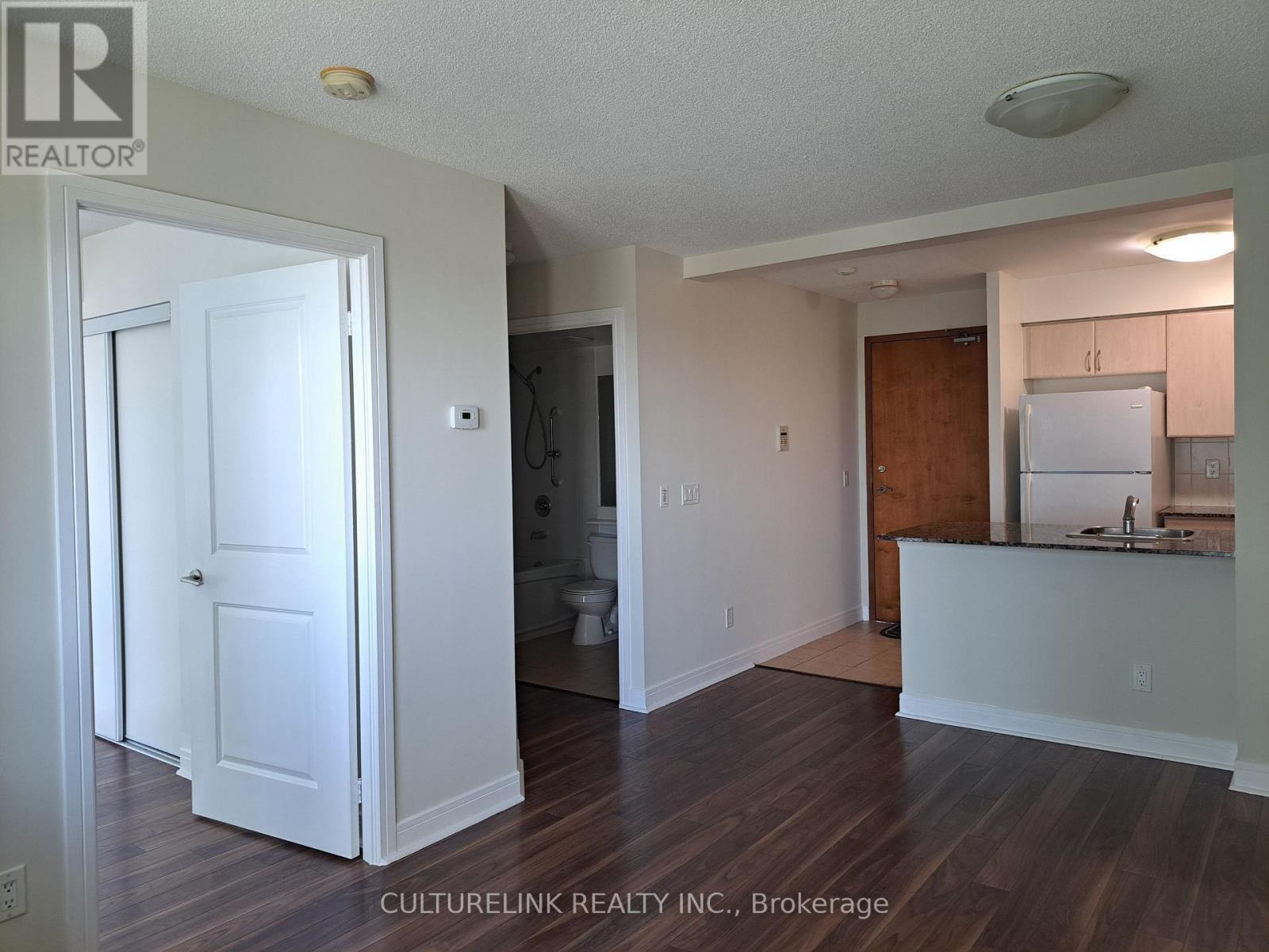910 - 35 Bales Avenue, Toronto, ON - Indoor Photo Showing Kitchen