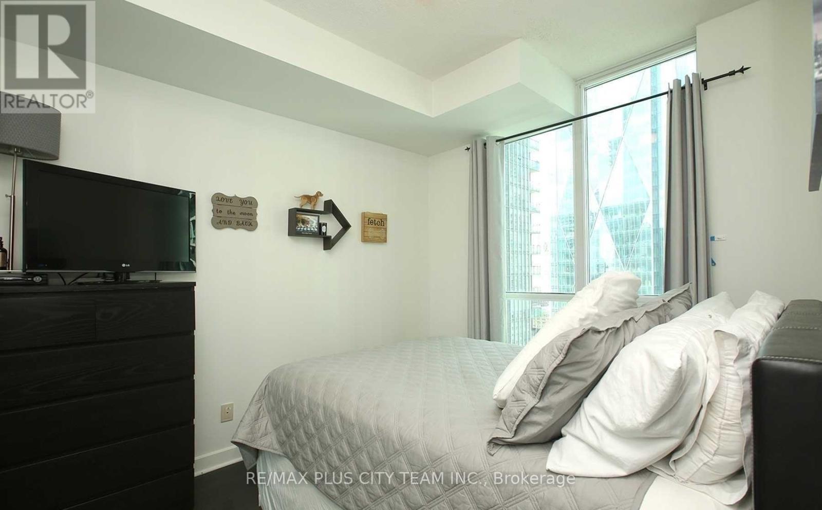 2511 - 12 Yonge Street, Toronto, ON - Indoor Photo Showing Bedroom