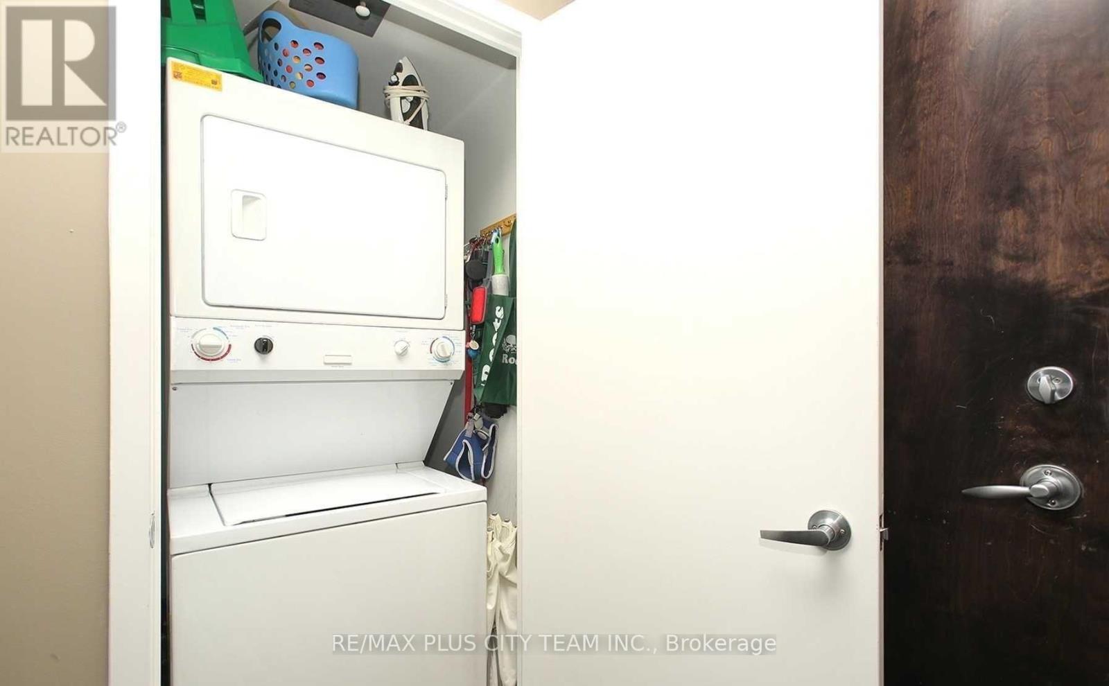 2511 - 12 Yonge Street, Toronto, ON - Indoor Photo Showing Laundry Room