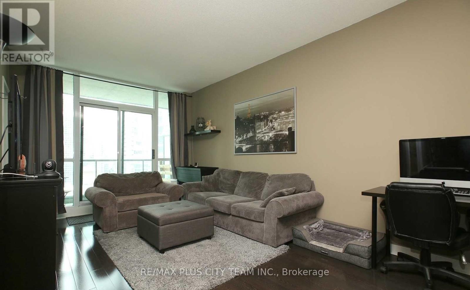 2511 - 12 Yonge Street, Toronto, ON - Indoor Photo Showing Living Room