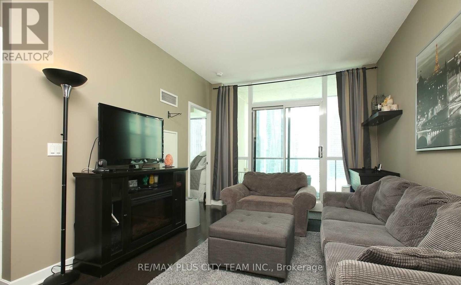2511 - 12 Yonge Street, Toronto, ON - Indoor Photo Showing Living Room