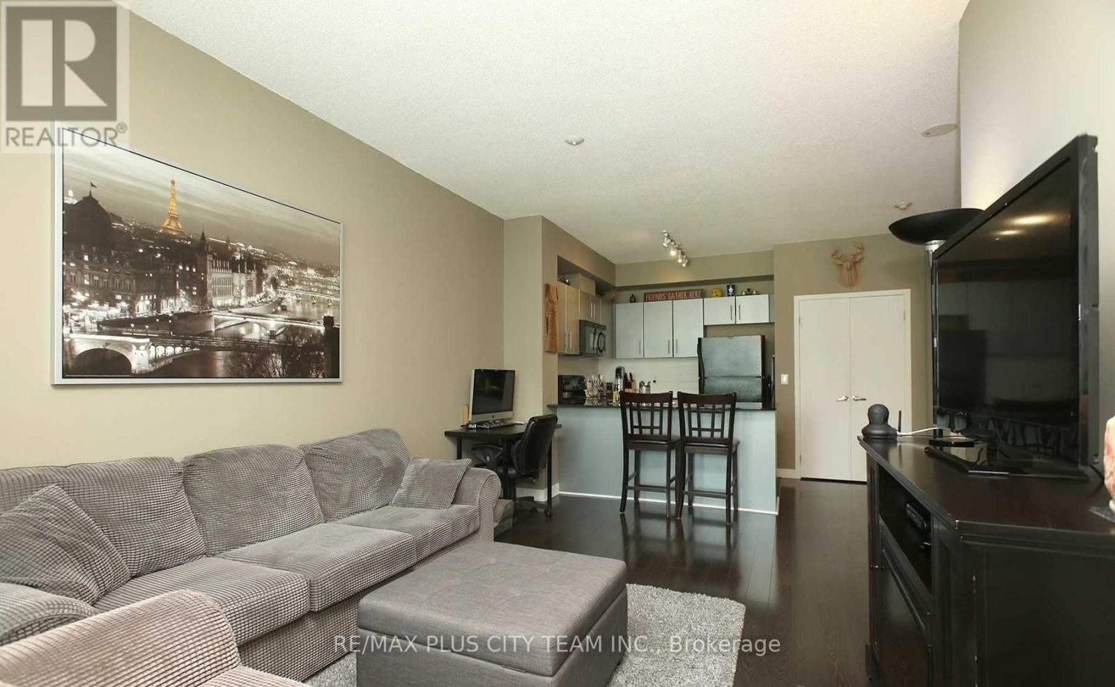 2511 - 12 Yonge Street, Toronto, ON - Indoor Photo Showing Living Room