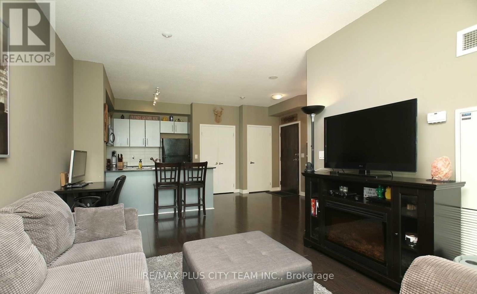 2511 - 12 Yonge Street, Toronto, ON - Indoor Photo Showing Living Room