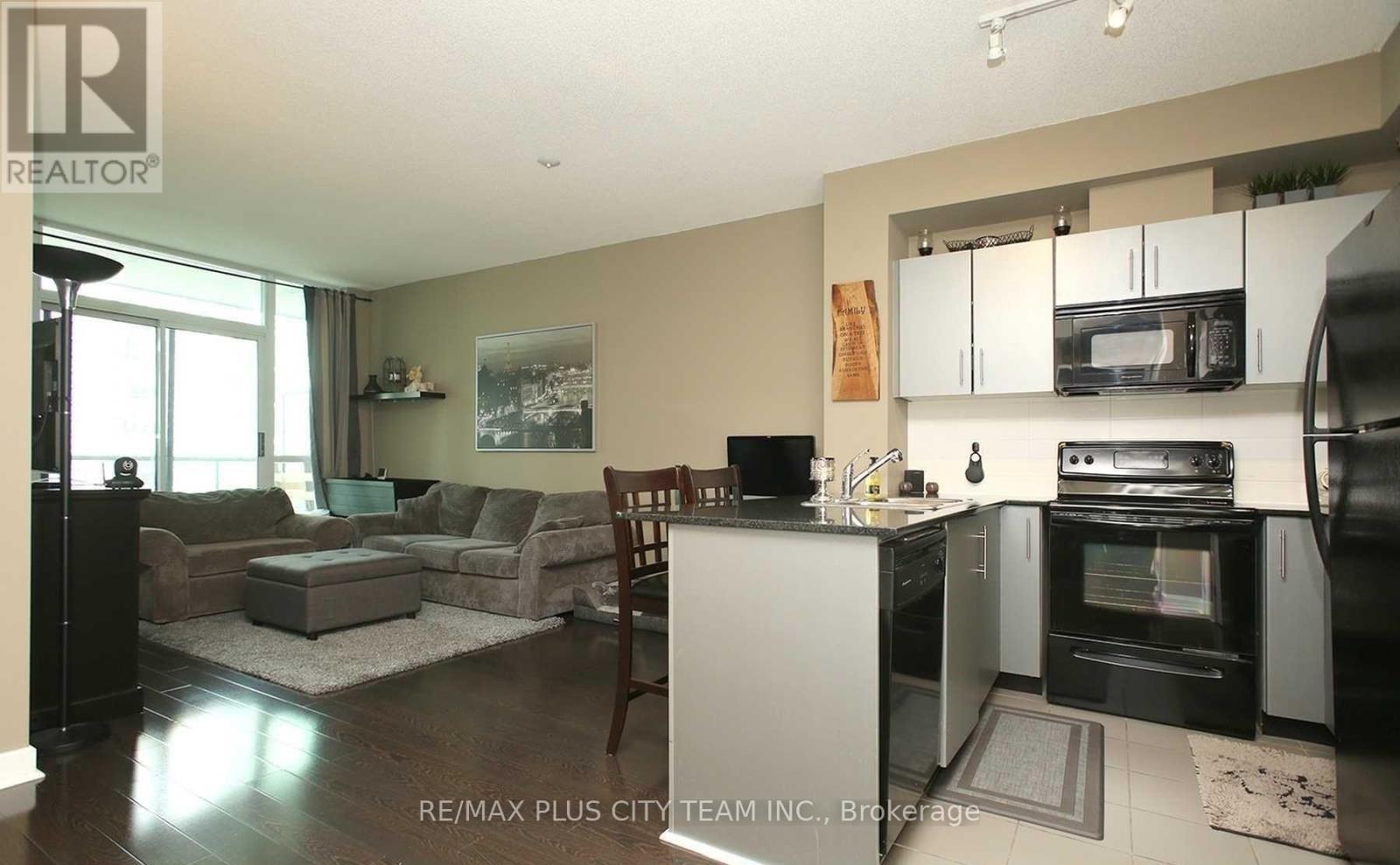 2511 - 12 Yonge Street, Toronto, ON - Indoor Photo Showing Kitchen