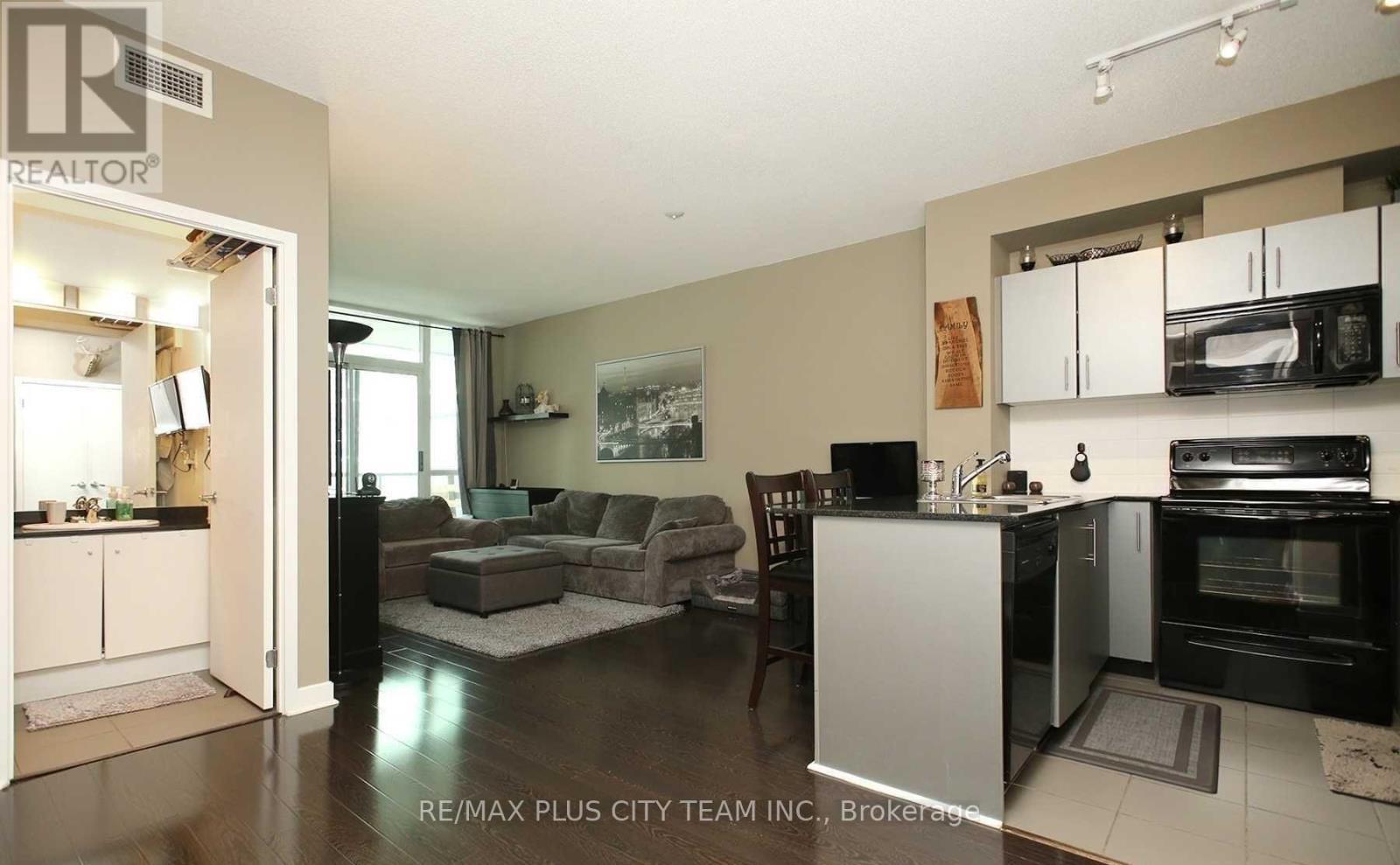 2511 - 12 Yonge Street, Toronto, ON - Indoor Photo Showing Kitchen