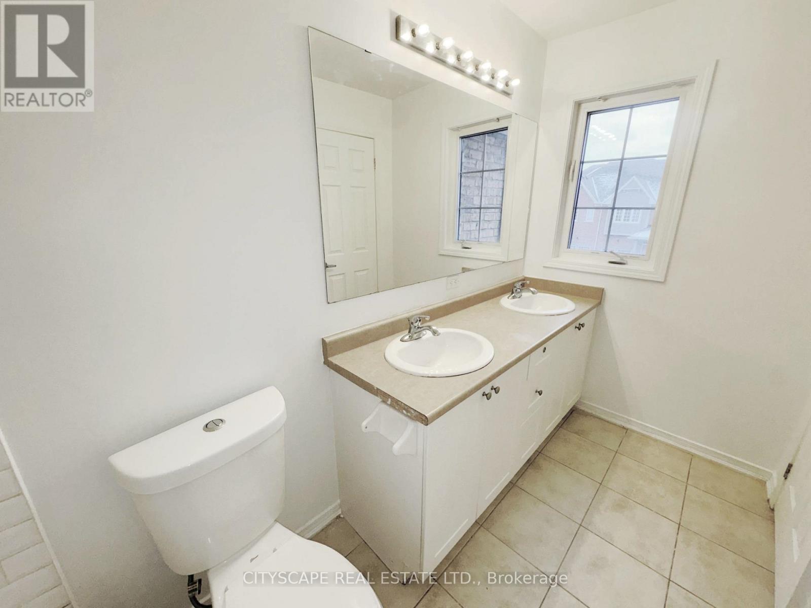 Primary Bedroom - 5pc Ensuite - 64 Honeyview Trail, Brampton, ON - Indoor Photo Showing Bathroom