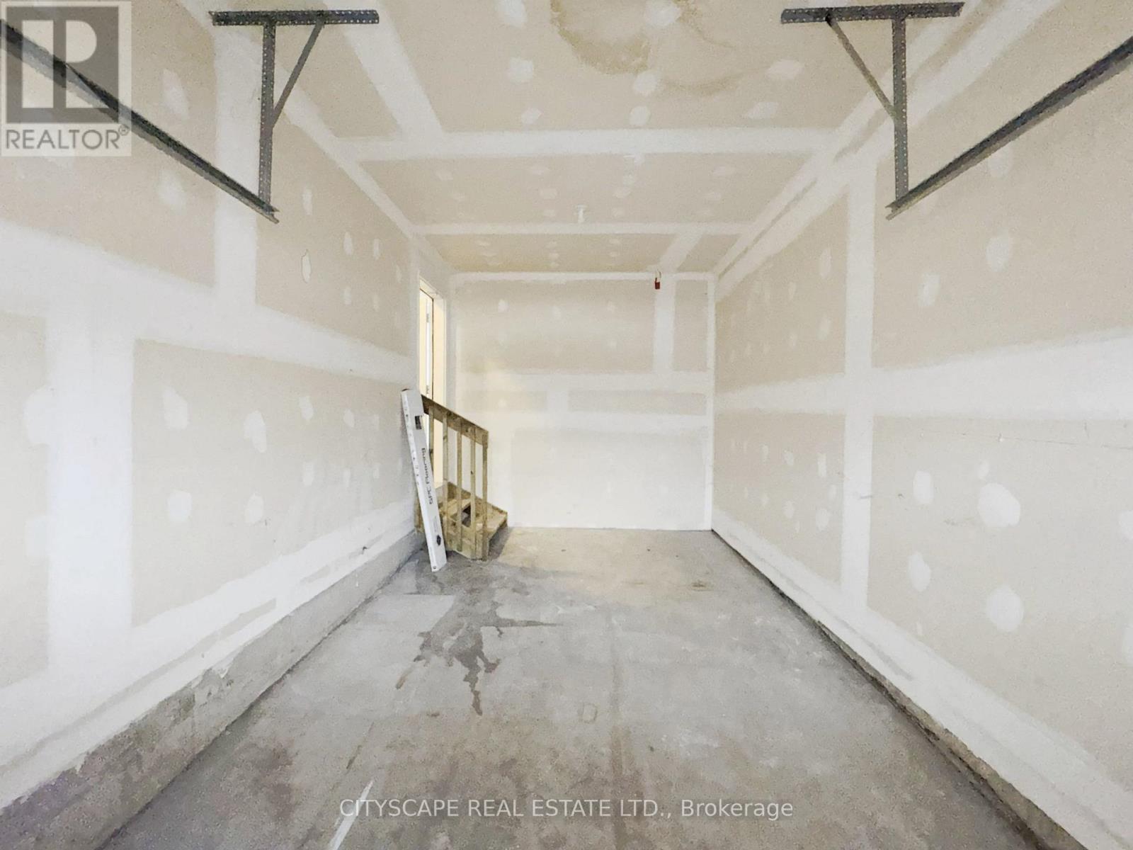 Garage - 64 Honeyview Trail, Brampton, ON - Indoor