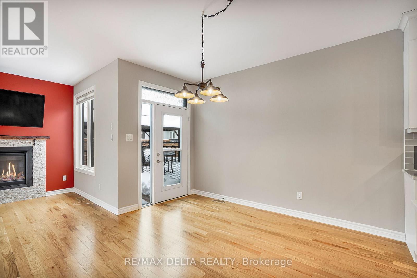 258 De L'Étang Street, Clarence-Rockland, ON - Indoor Photo Showing Living Room With Fireplace