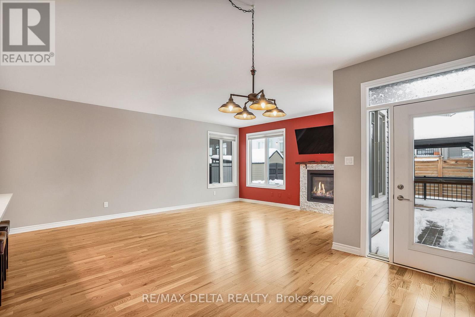 258 De L'Étang Street, Clarence-Rockland, ON - Indoor With Fireplace