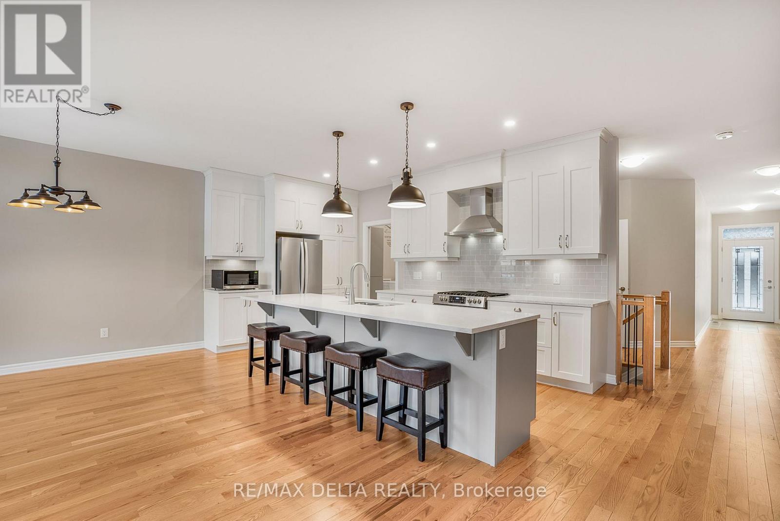 258 De L'Étang Street, Clarence-Rockland, ON - Indoor Photo Showing Kitchen With Upgraded Kitchen