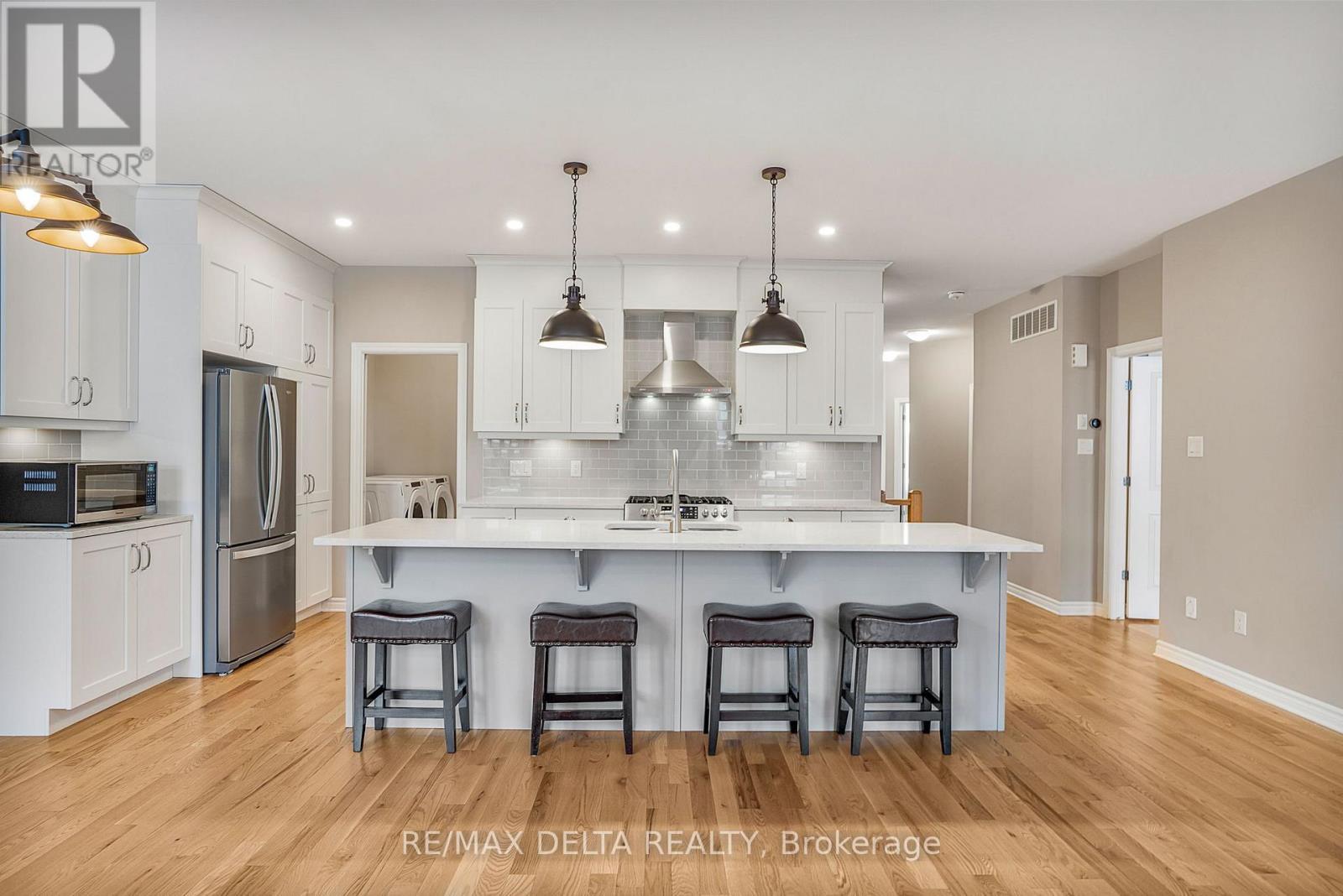 258 De L'Étang Street, Clarence-Rockland, ON - Indoor Photo Showing Kitchen With Upgraded Kitchen