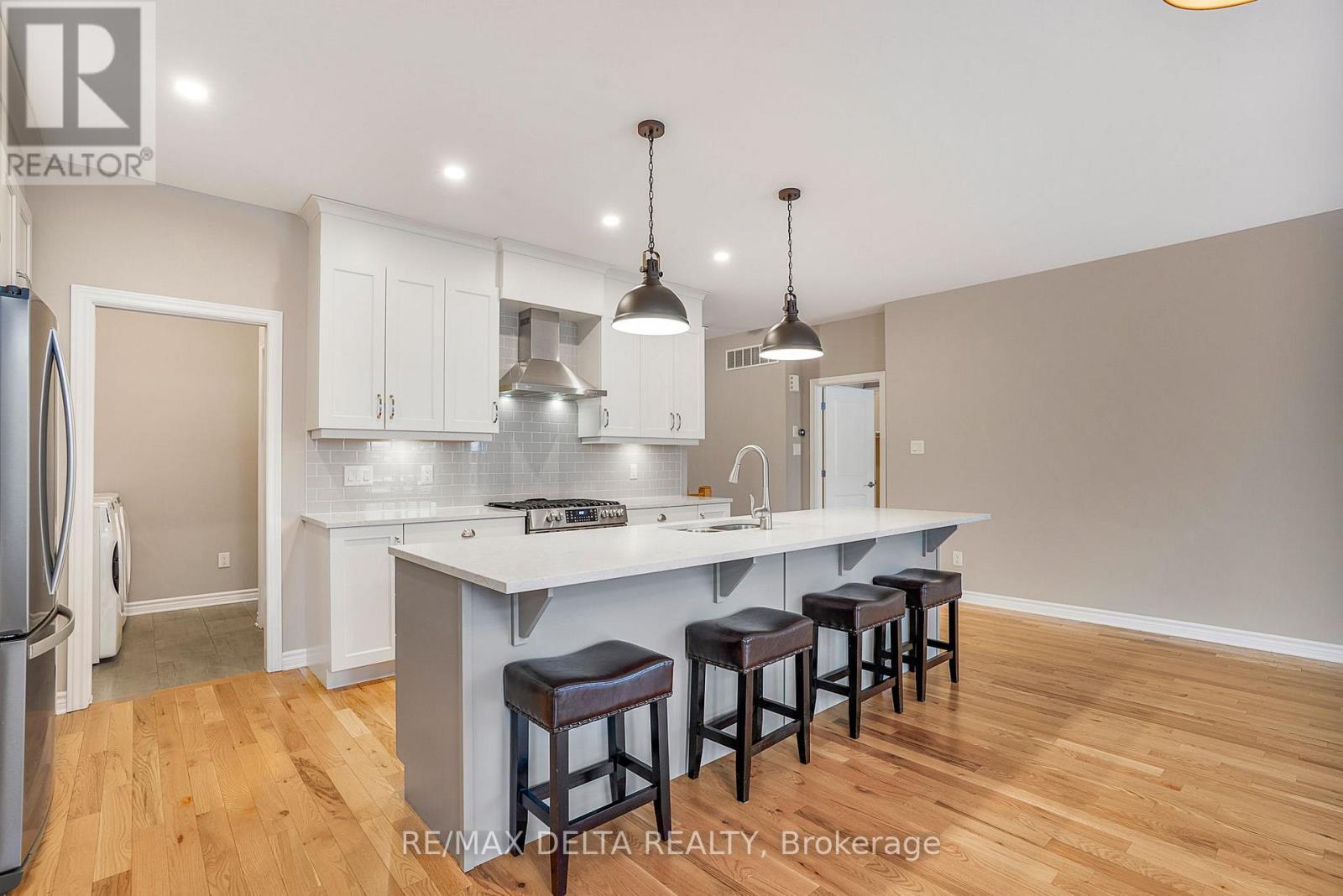 258 De L'Étang Street, Clarence-Rockland, ON - Indoor Photo Showing Kitchen With Upgraded Kitchen
