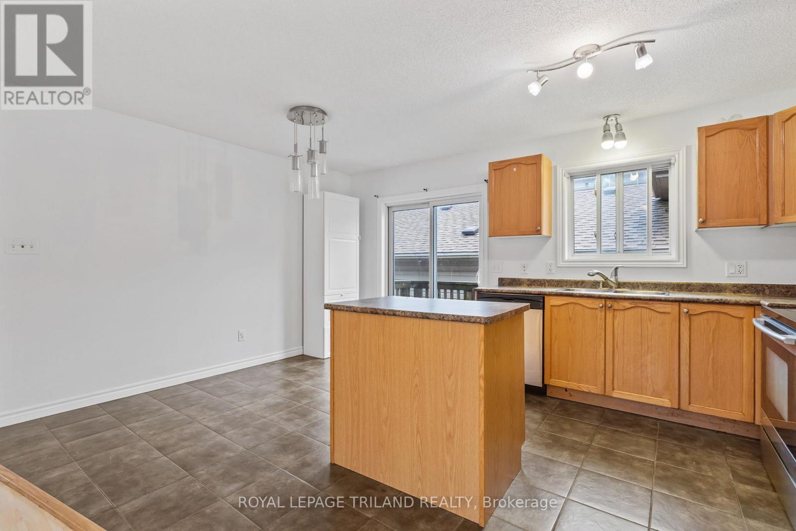 1024 Blythwood Road, London North (North M), ON - Indoor Photo Showing Kitchen