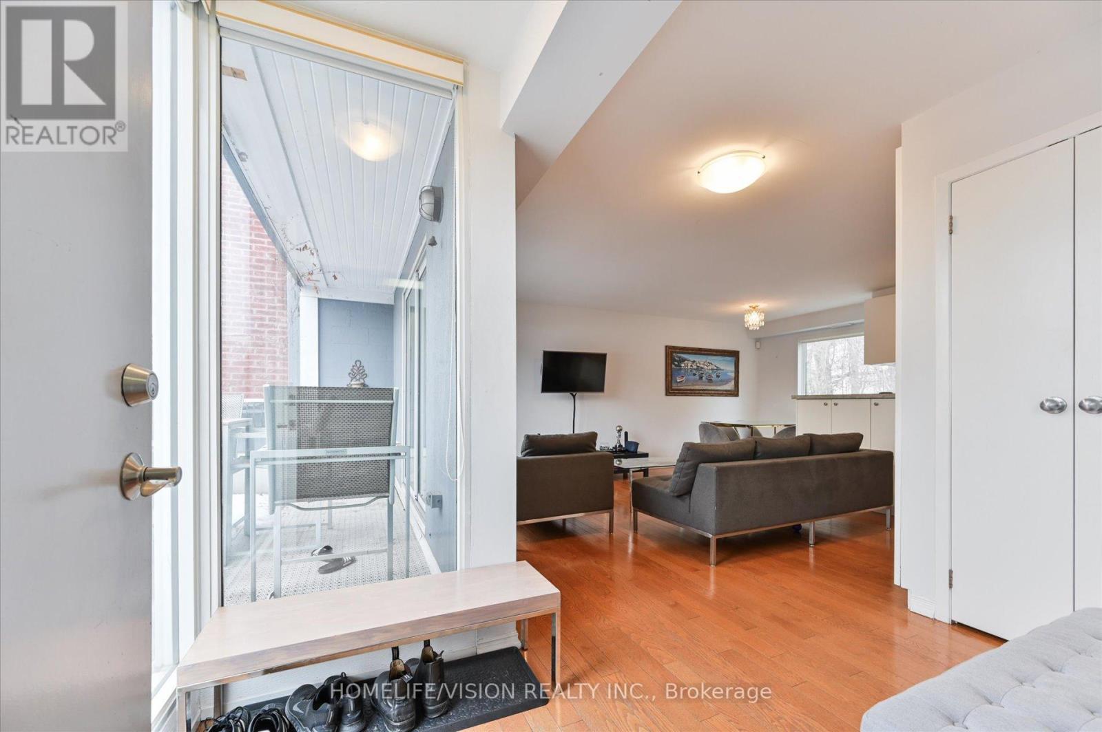 2nd Floor Unit - Entrance - 400 Summerhill Avenue, Toronto, ON
