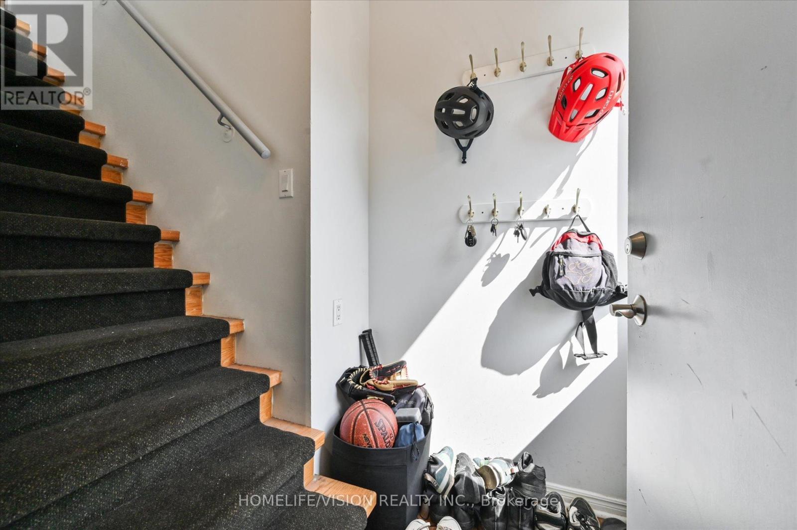 3rd Floor Unit - Entrance - 400 Summerhill Avenue, Toronto, ON