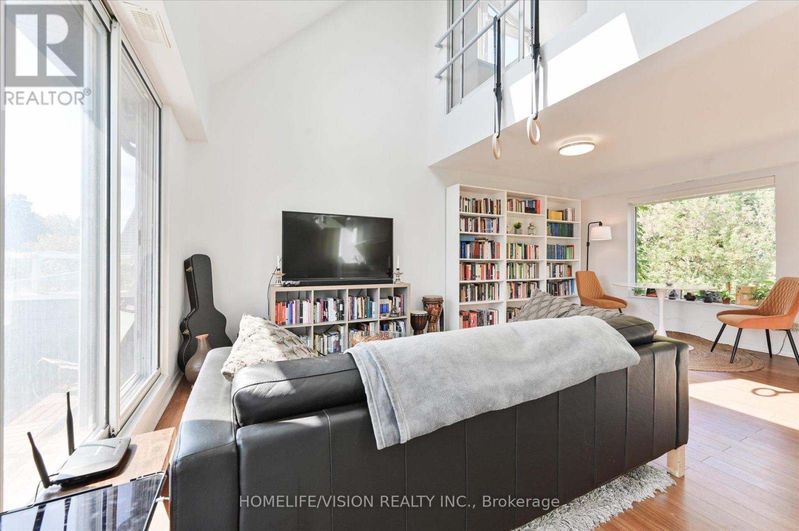 3rd Floor Unit - Loft Style - 400 Summerhill Avenue, Toronto, ON