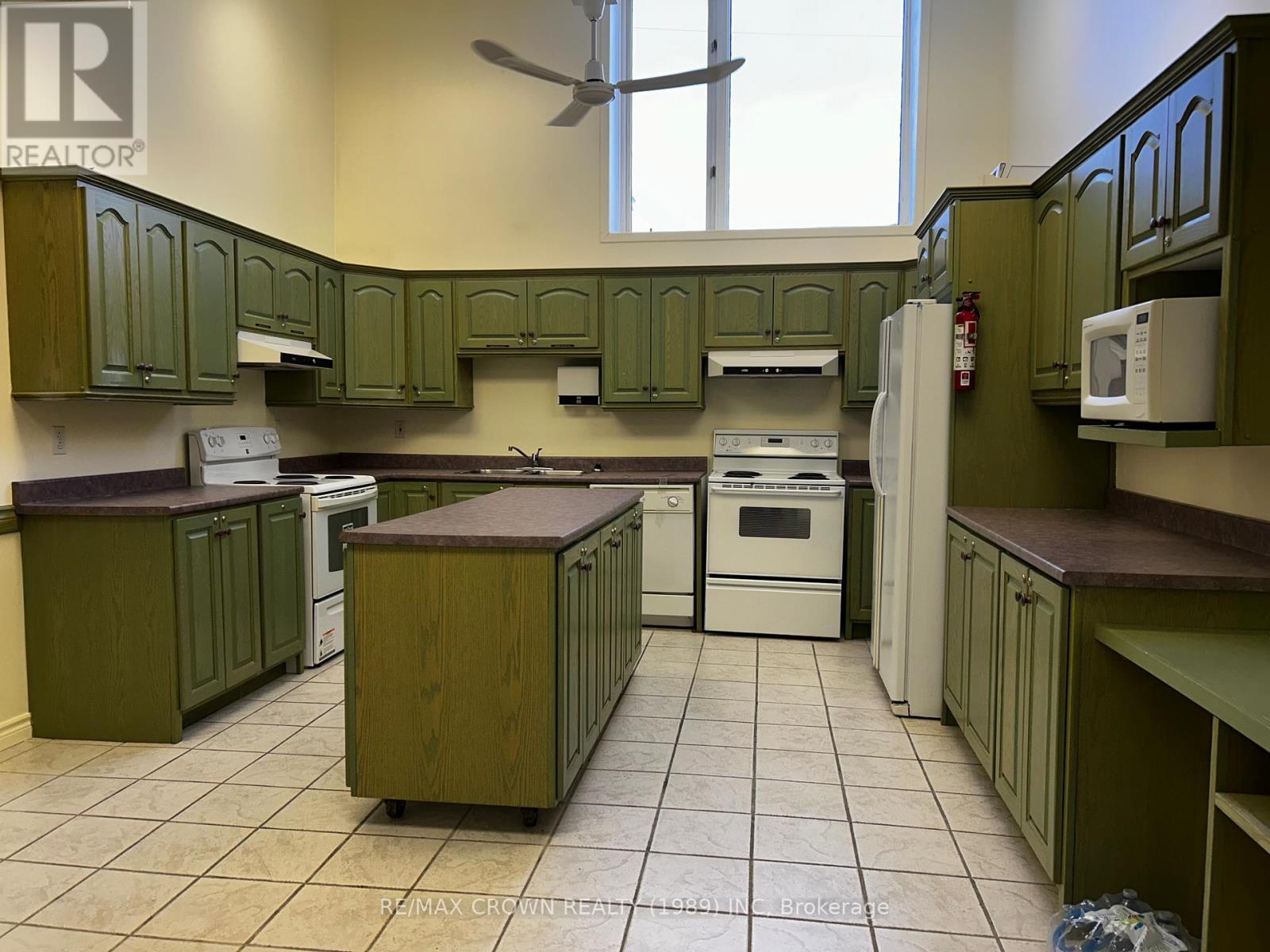 lower level fully equipped kitchen - 29 Byng Avenue, Kapuskasing, ON