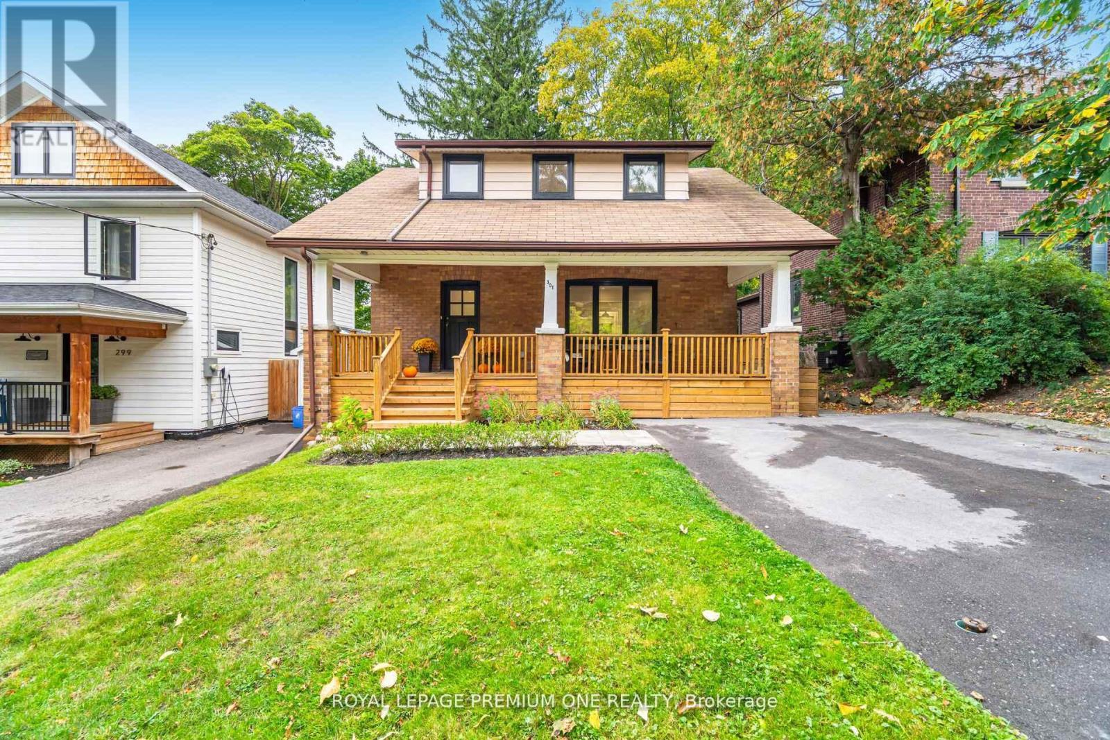 301 Court Street, Newmarket, ON - Outdoor With Deck Patio Veranda