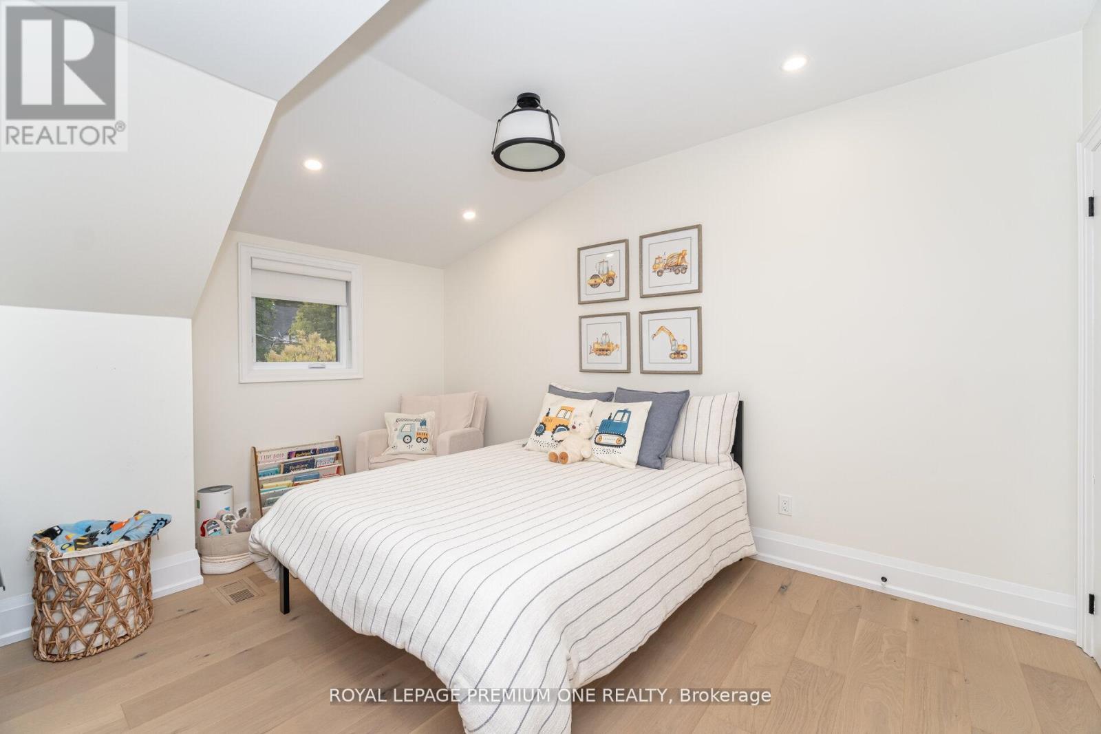 301 Court Street, Newmarket, ON - Indoor Photo Showing Bedroom