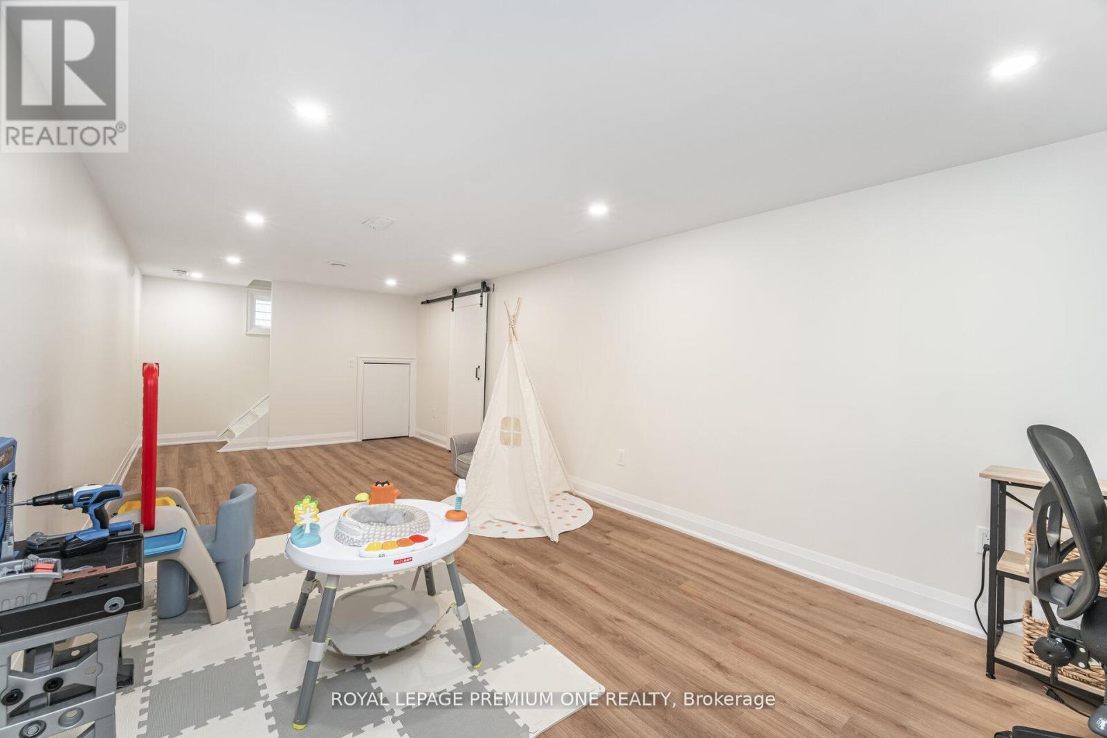 301 Court Street, Newmarket, ON - Indoor